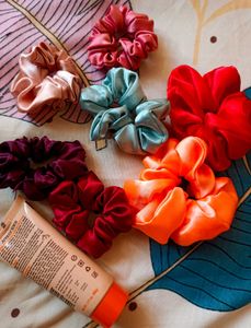 Satin Scrunchie Bundle And Apricot Scrub