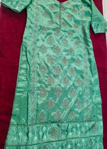 Beautiful Chinon Kurta Set With Sirowsky Work