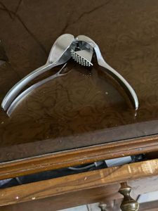 Kitchen garlic press