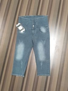 Q-47 Size 28 Slim Fit Women Denim Capri