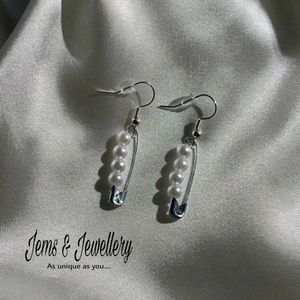 Pin Pearl Earrings 🌼