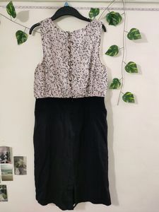 Stylish One-piece White And Black Sleeveless