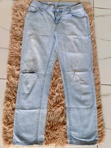 Ripped Jeans 🛍️👖