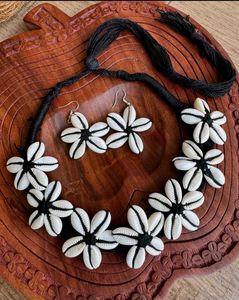 Seashell Necklace & Earring Set