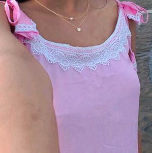A Sleeveless Kurti.
