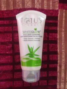 Lotus Herbals Whiteglow Cleansing Facial Foam