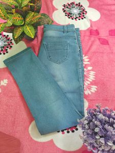 Stylish Blue Denim Jeans Ankle Fit