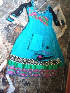 Blue Floral Embroidered Salwar Kameez