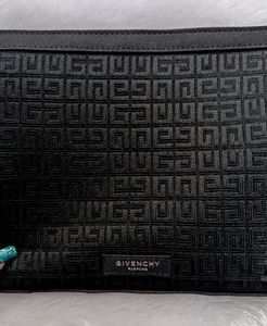 Givenchy Premium Pouch 💕♥️