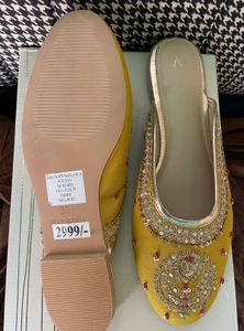 Embroidered yellow Mules