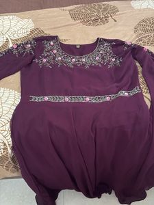 long sleeves gown with choker