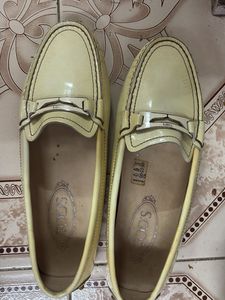 TOD’s LOAFERS.