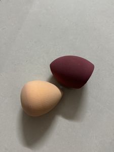 2 make up sponges