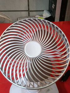 Mini USB Desk Fan - Portable &amp; Quiet