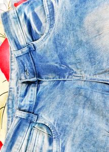 Stylish Skinny Toned Jeans Knee Cut