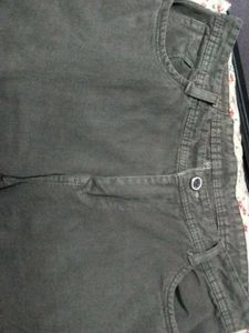 Gray Jeans for casual date and style up with beaut