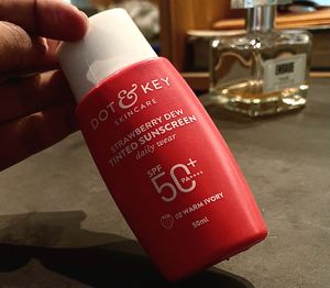 DOT&amp;KEY Sunscreen STRAWBERRY SPF 50++