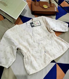 Schiffli Crop top
