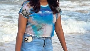NUON Scenic Mesh Crop Top