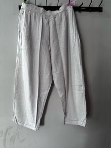 Elegant Grey Capri Pants