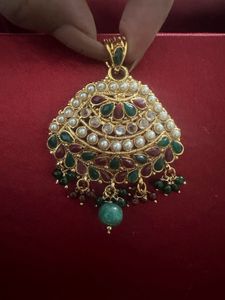Pretty Pendant Green, Maroon And Pearl