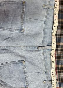 Light Wash Frayed Hem Jeans