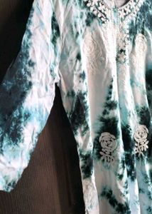 Chikankari Tie And Dye Kurta