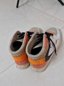 Bonkers Shoes Selling