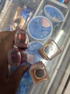 Lipstick mat
