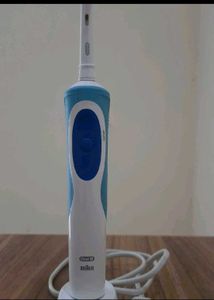 BRAUN  - Oral B Vitality Electric Toothbrush