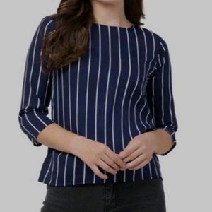 Vertical Striped Top. 🤍💙