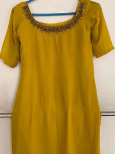 💥Mustard Yellow Embroidered Neckline Top💥