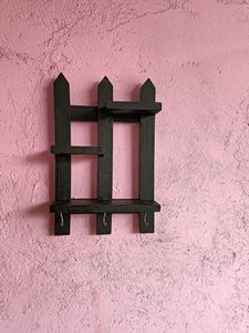 Wooden Showpiece Holder