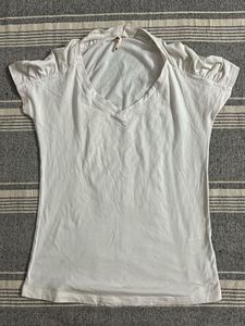Plain White T-shirr