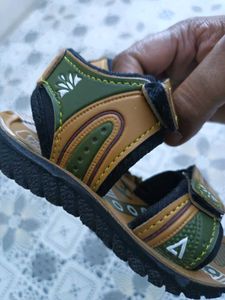 Bacchon Ki Like New Sandal