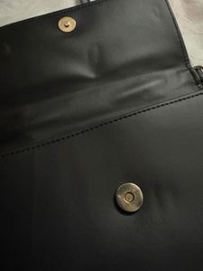 Black Classy Looking Slingbag