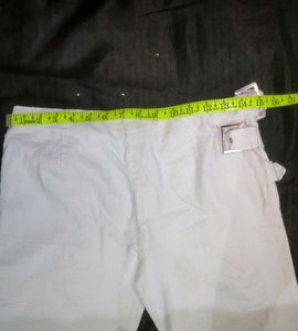 Sale🎉🎉White Cargo Short Pant For Women♥️