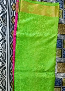 Parrot Green &amp; Magenta Pink Saree &amp; Blouse piece