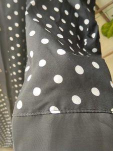 Chic Polka Dot abaya