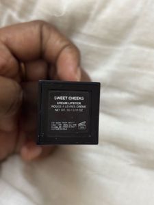 HUDA Beauty Lipstick -sweet Cheeks