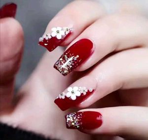 Elegant Floral Glitter Press-On Nails