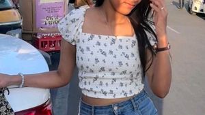 Floral Crop Top - Cute &amp; Trendy