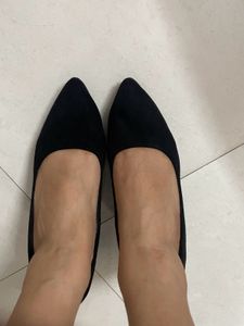 Black Pumps