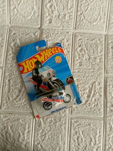 Hot Wheels 2025 Honda VF750F (RC30)