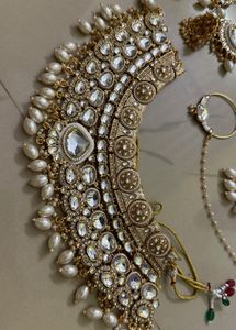 Unused cream kundan necklace