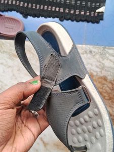 Xpdry Sandals - Size 8