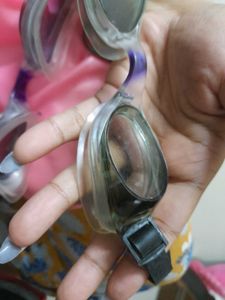 1 Pink Hat 2 Black Goggles Order