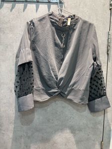 🫶🏼Stylish Gray Sheer Sleeve Top🫶🏼