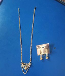 Delicate and beautiful necklace set