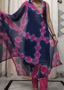 Kurta Set With Chunni